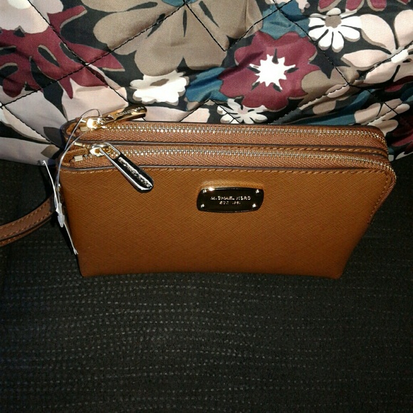 🛇SOLD🛇 Michael Kors Jet Set Dbl Zip Wristlet - Picture 3 of 3